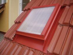 Vylézák hliníkový červený 60 x 60 cm, zasklený polykarbonátem